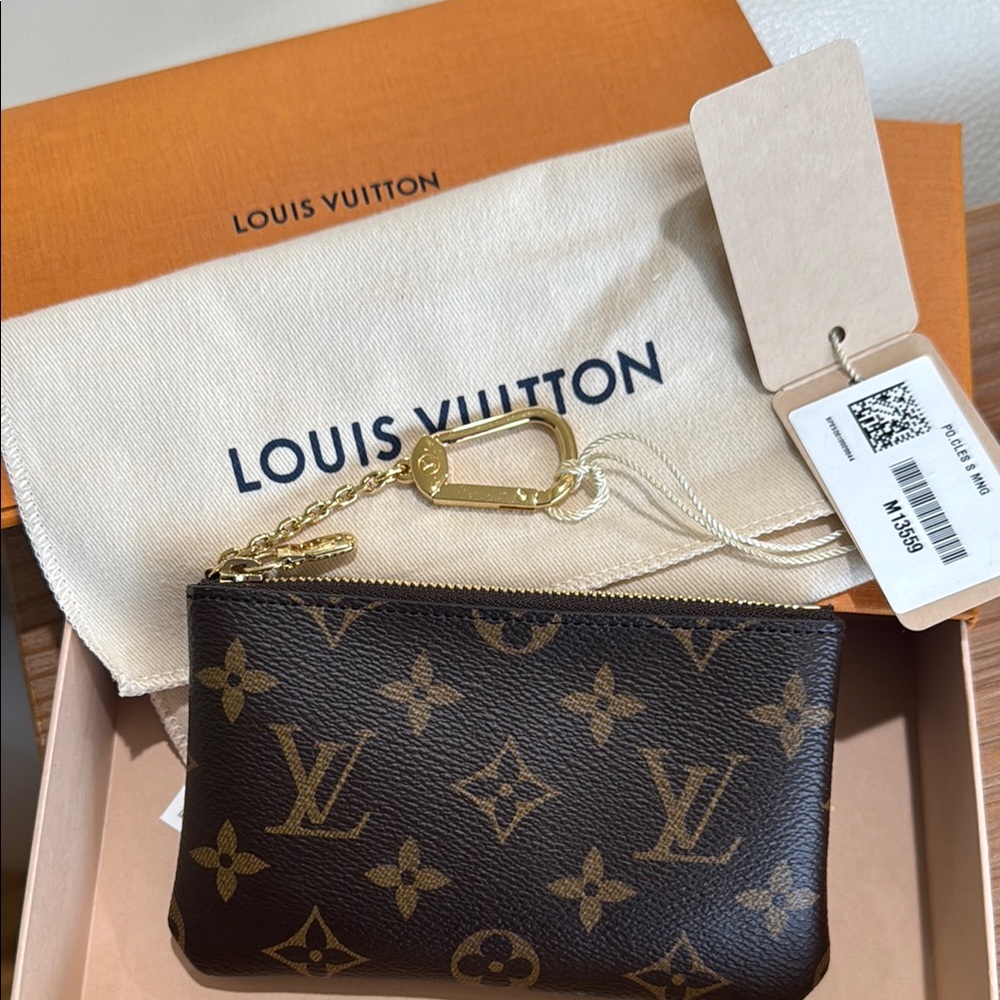 NEW POCHETTE CLES S!
Full inclusion! From the boutique!